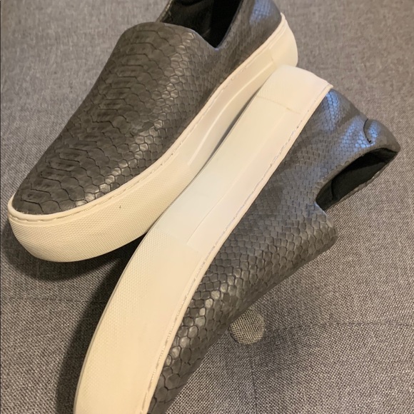 J/Slides Slip-ons Snakeskin Look - Picture 2 of 4